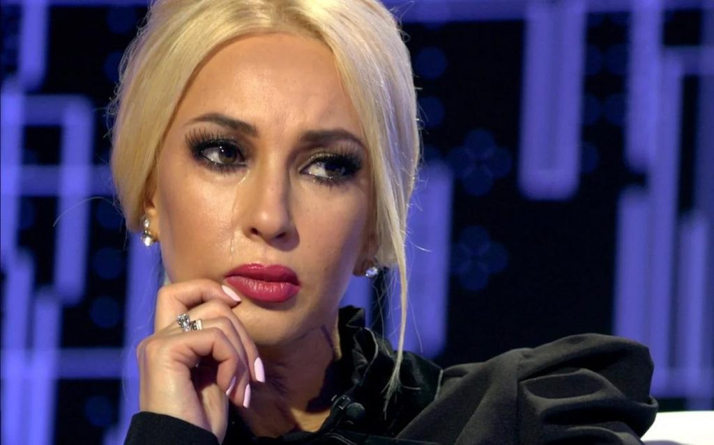 Лера Кудрявцева шокирована и оскорблена тем, что ее заменили и поставили ведущей премии «МУЗ-ТВ» Ольгу Бузову