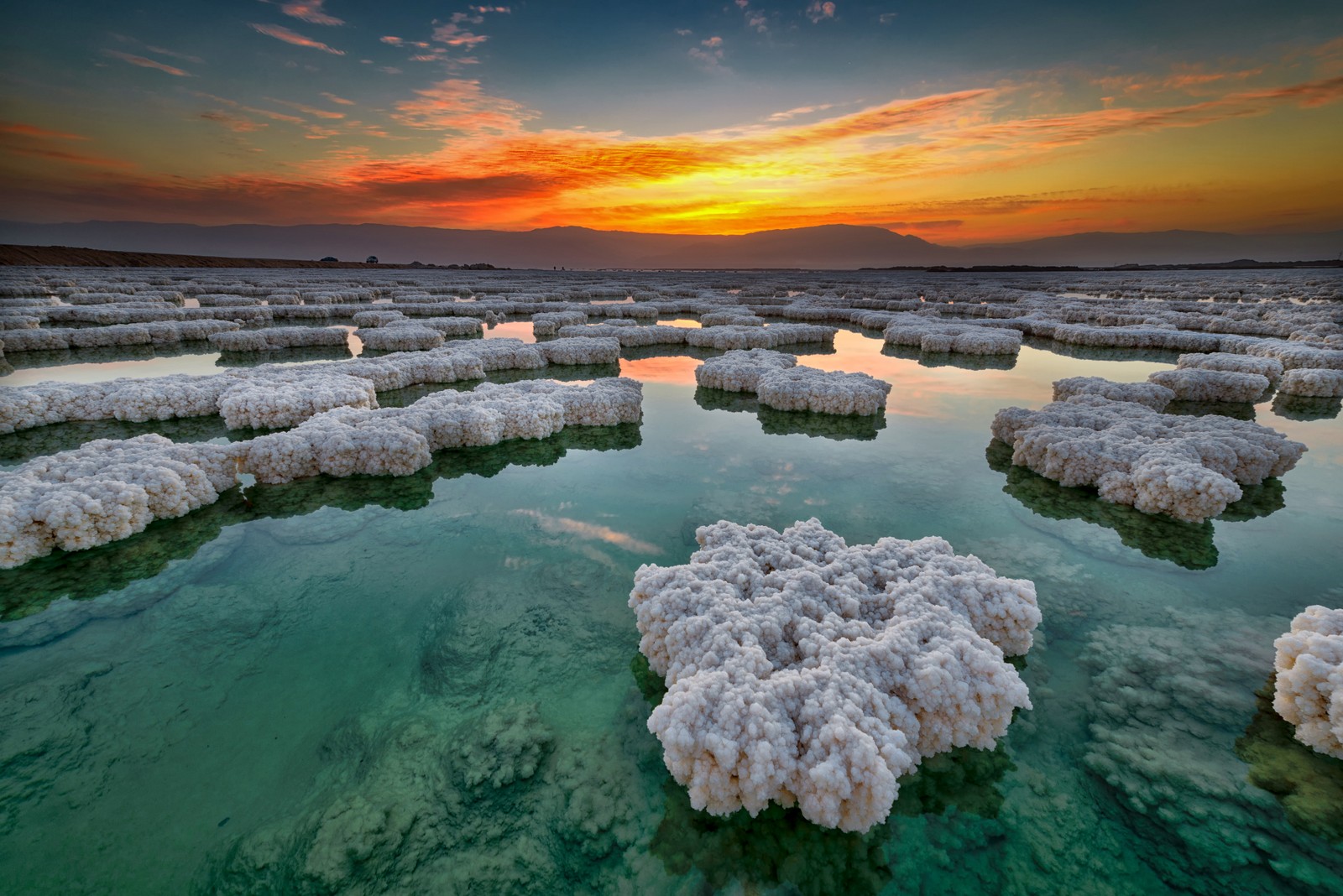 Почему Мертвое море такое соленое?