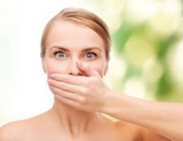 Попрощайтесь с неприятным запахом изо рта с помощью этих 5 быстрых и простых советов