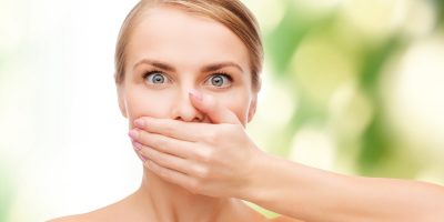 Попрощайтесь с неприятным запахом изо рта с помощью этих 5 быстрых и простых советов