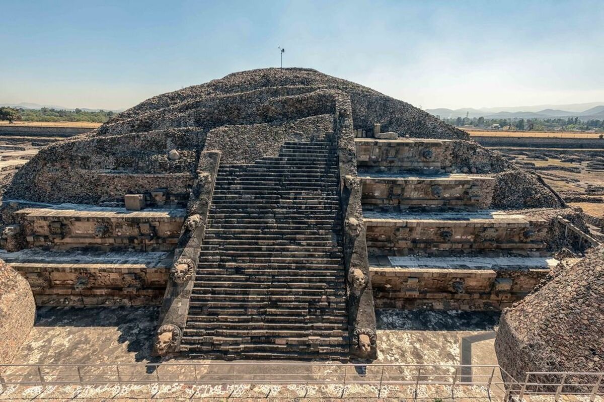 Пирамида Пернатого змея в Теотиуакане