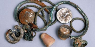 Подарки из далекого прошлого: 5 безумных вещей, которые люди дарили друг другу в Древние времена